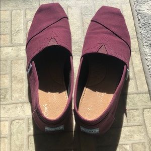 Maroon Classic TOMS - Women’s 6.5